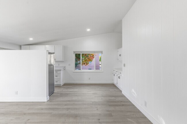 Foto del edificio - 360 S Reeves Dr