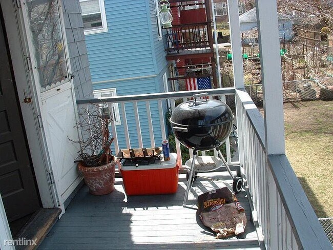 Building Photo - 3 br, 1 bath House - 94 Beechcroft St 3