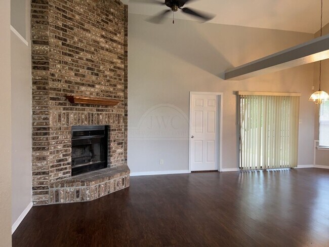 Building Photo - 4704 Champion Dr