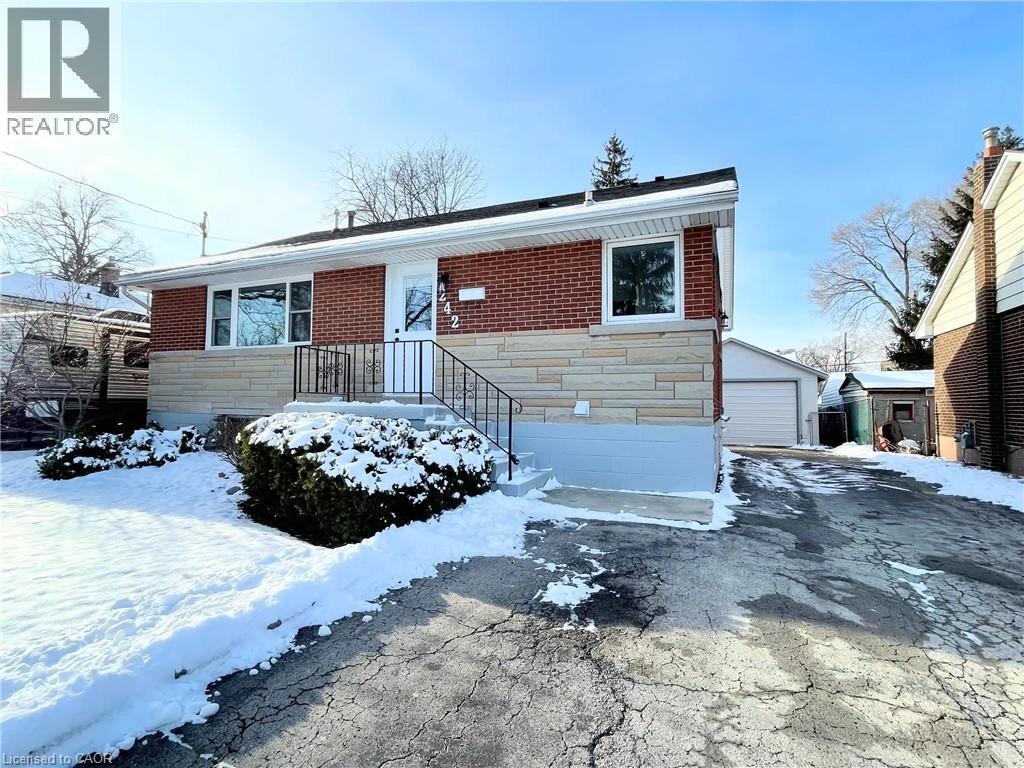 Photo principale - 242 W 17th St