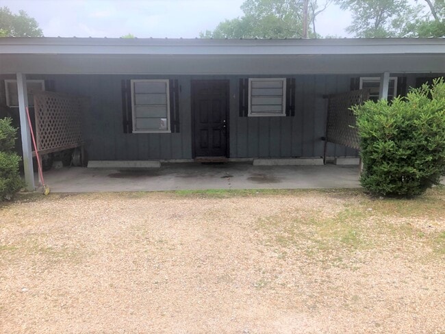 Building Photo - 43334 Happywoods Rd Exd