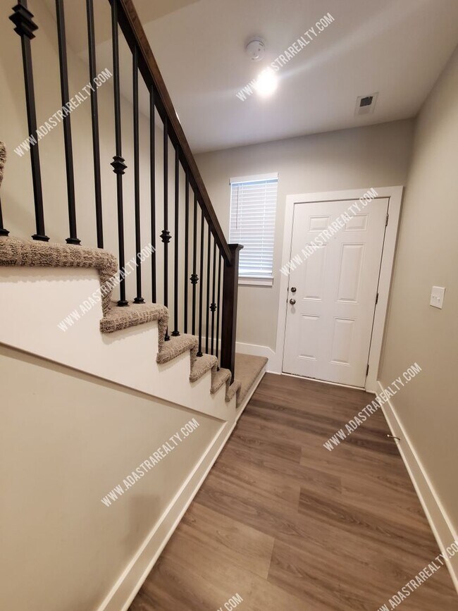 Foto del edificio - Gorgeous Like New-Built in 2020-Louisburg Town Home-Available NOW!!