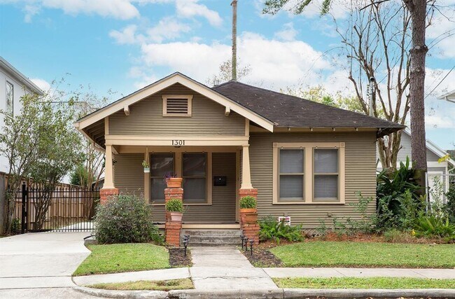 Building Photo - 1301 Bomar St