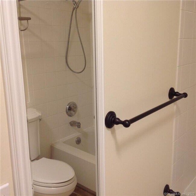 Building Photo - 71 Aiken St