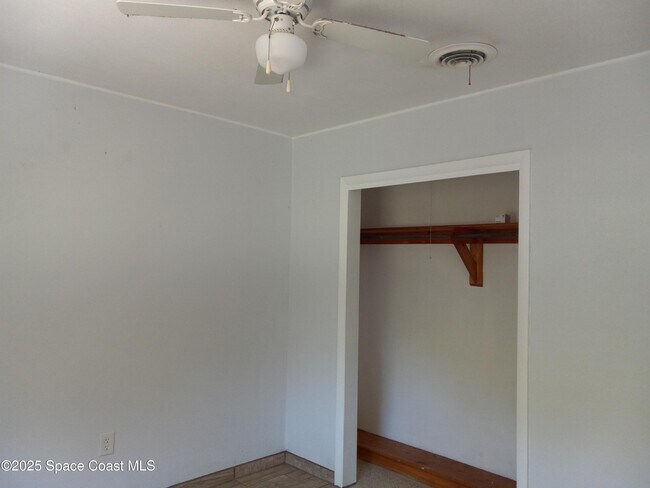 Foto del edificio - 231 N Plumosa St