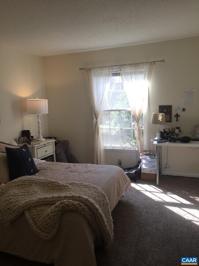 Foto del edificio - 2527 HYDRAULIC Rd