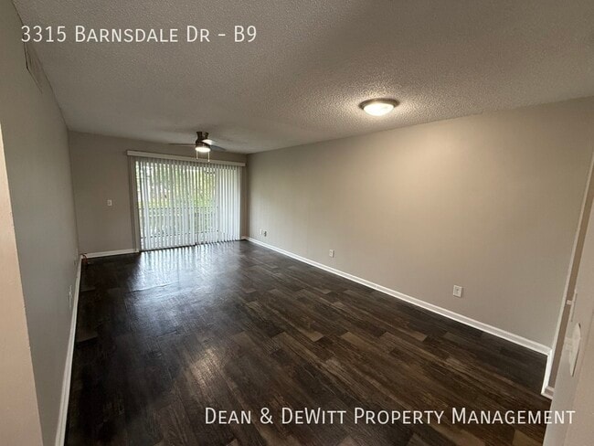 Building Photo - 3315 Barnsdale Dr