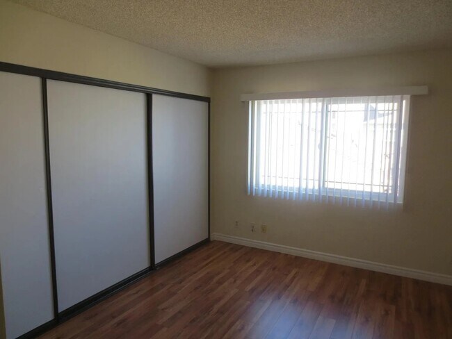 Foto del edificio - 10611 Moorpark St