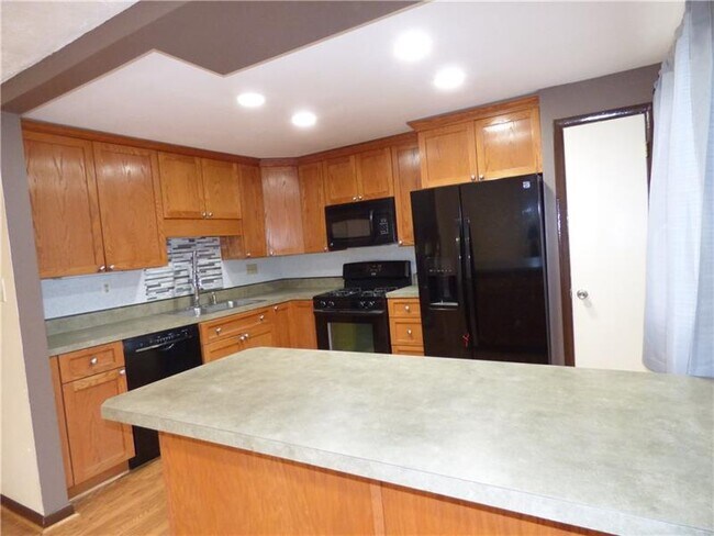 Foto del edificio - 794 Wheatland Cir