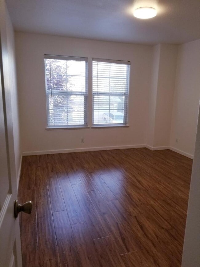 Building Photo - 3 Bedroom, 2.5 Bath Home for Rent near UC ...