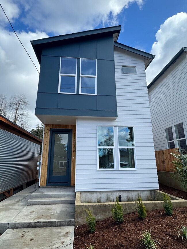 Building Photo - L0652