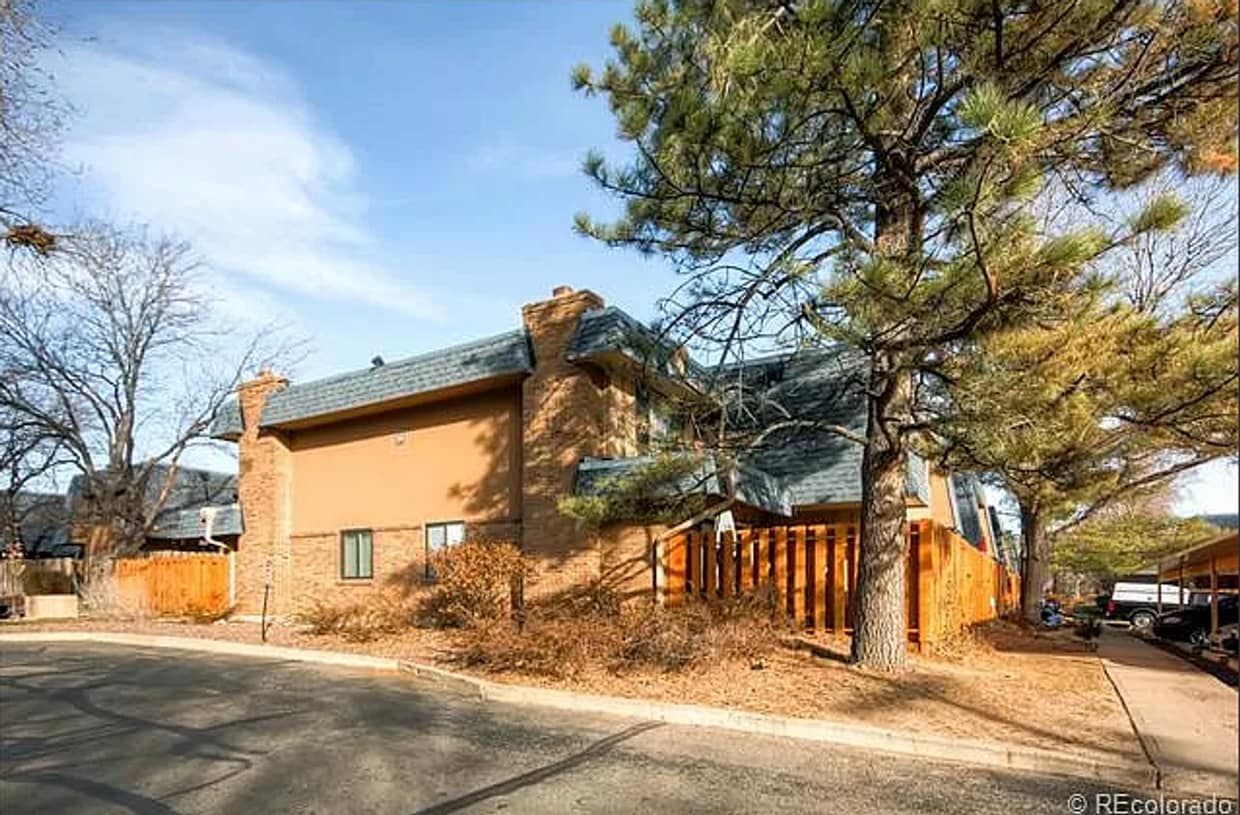 Large, Lovely 2BD/1.5BA Townhouse-Style Condo — Steps from Highline Canal! - Large, Lovely 2BD/1.5BA Townhouse-Style Condo — Steps from Highline Canal!