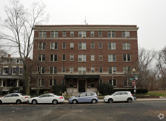 Foto principal - 2456 20th St NW
