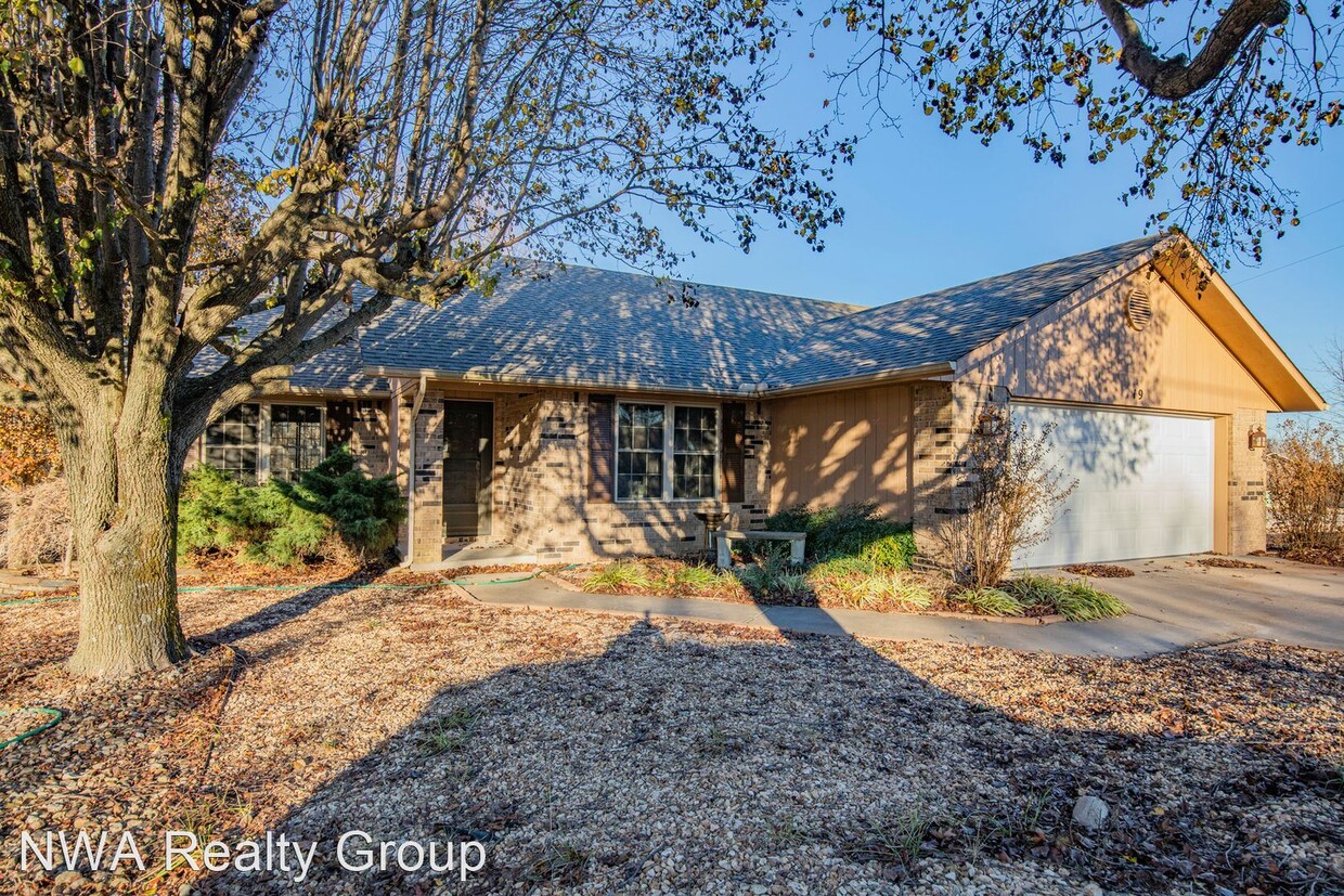 Primary Photo - 3 br, 2 bath House - 19 Hebrides Drive