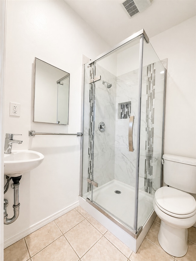 Building Photo - La Mesa Studio/ Great Location