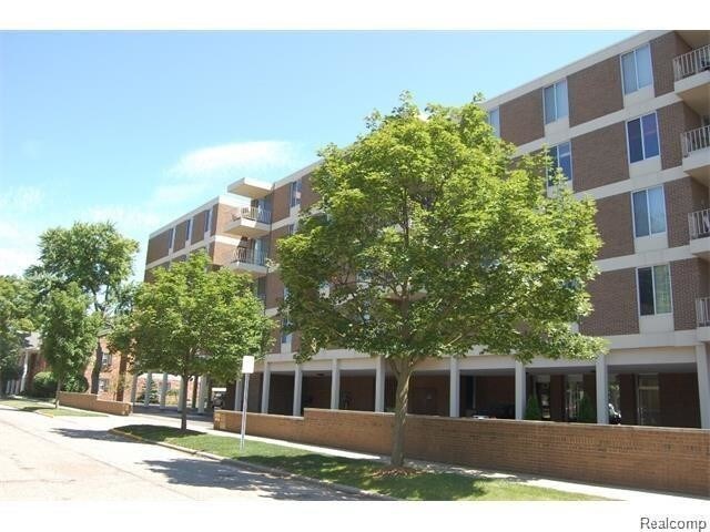 Primary Photo - 600 W Brown St