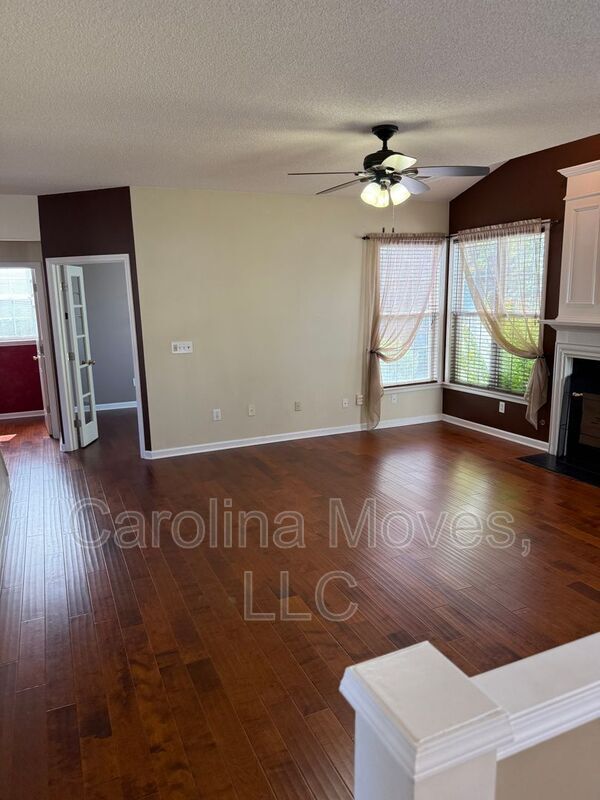 Building Photo - 4 Bay Hill Dr