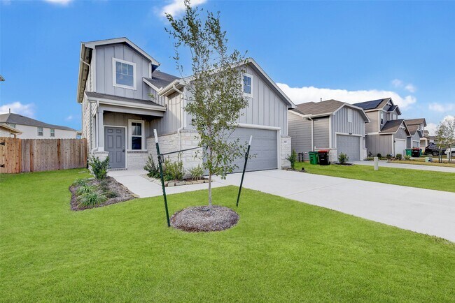 Building Photo - 25821 Hedgerow Dr