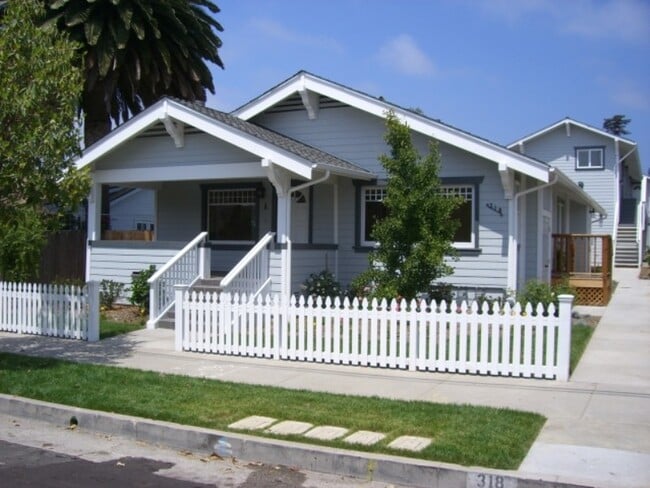 Building Photo - 318 W Pedregosa St