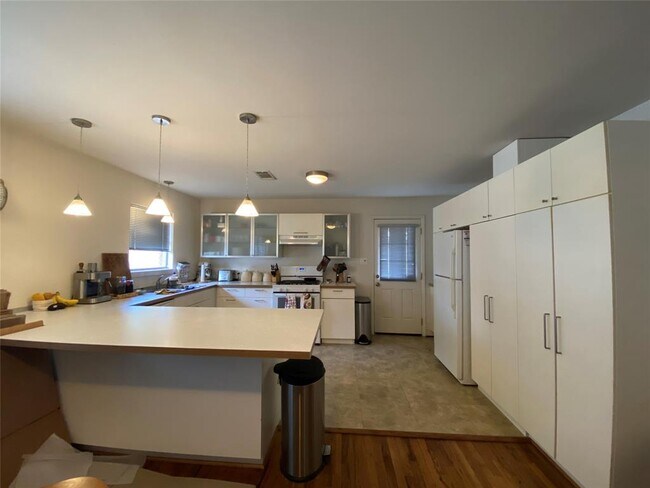 Foto del edificio - 624 E 9th St