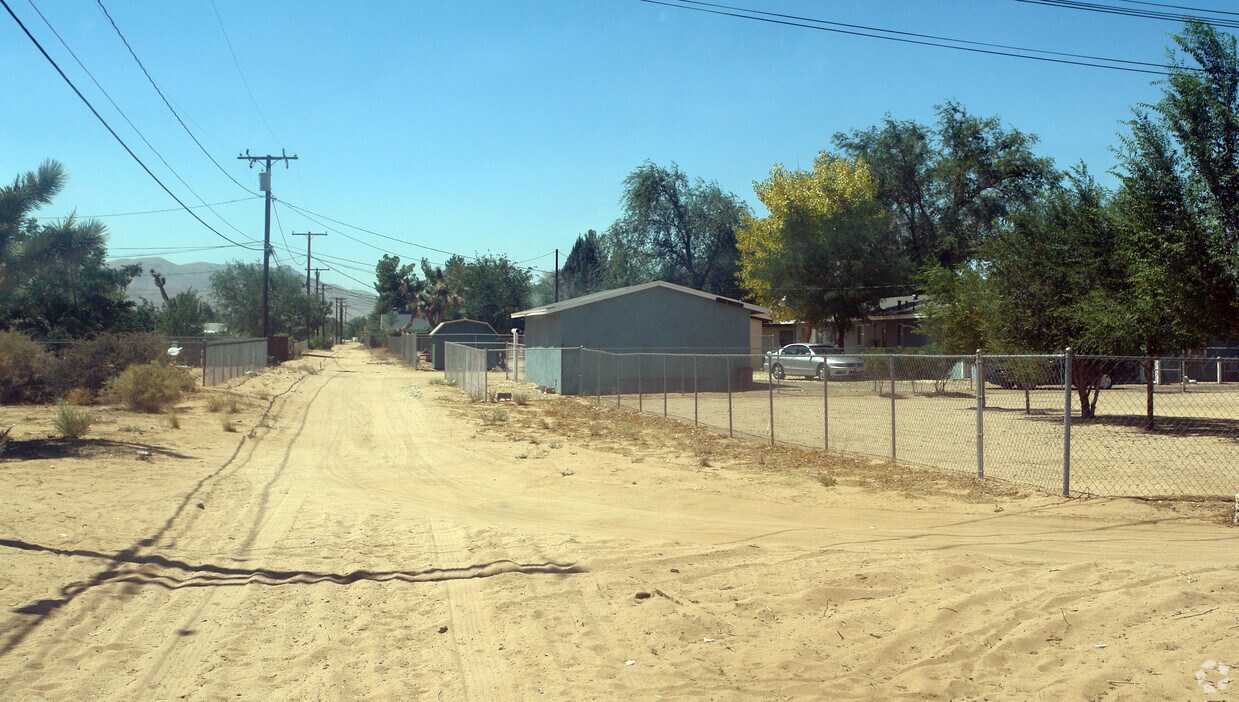 Foto del edificio - 13405 Mohawk Rd