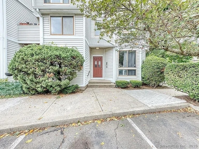 Foto principal - 999 Whalley Ave