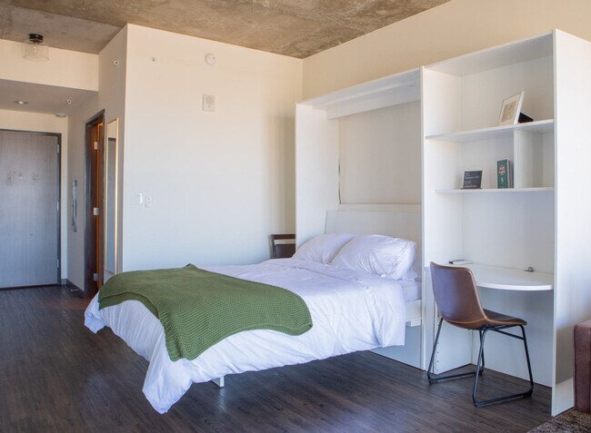 Foto del edificio - 1840 N Farwell Ave