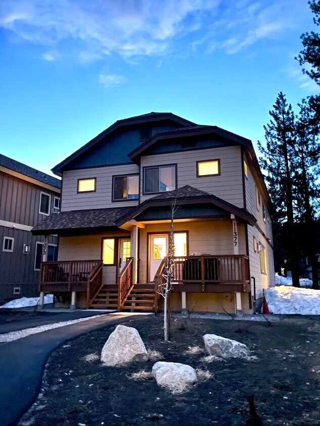11377 Wolverine Cir, Truckee, CA 96161 Townhome Rentals in Truckee CA