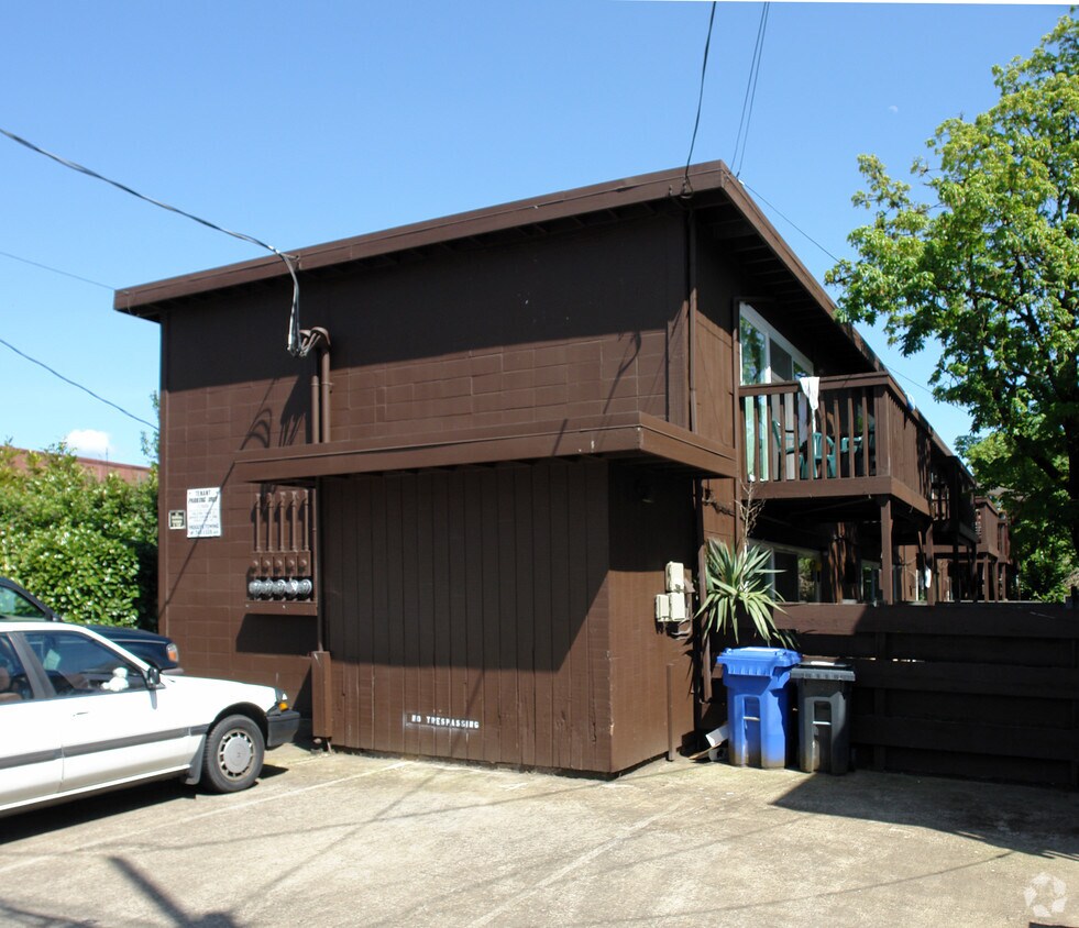 Building Photo - 1370 High St