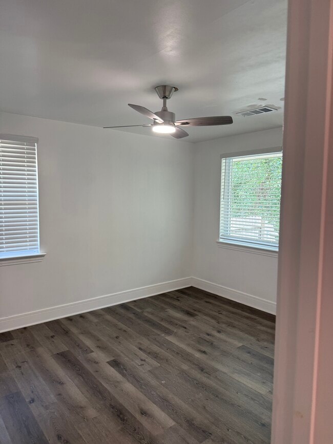 Building Photo - 961 Eastside Dr SE