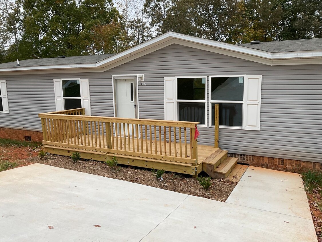 Primary Photo - Doublewide Home For Rent in Iron Station N...