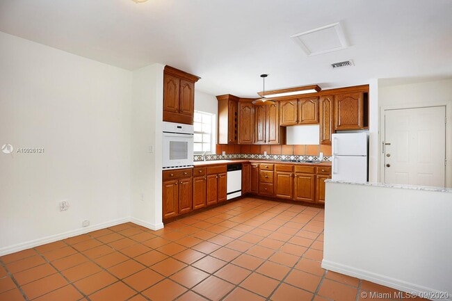 Building Photo - 629 Almeria Ave