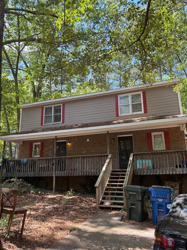 Building Photo - 558-560 Brent Rd
