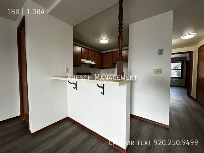 Foto del edificio - Spacious 1 Bedroom 1 Bath Lower Apartment ...