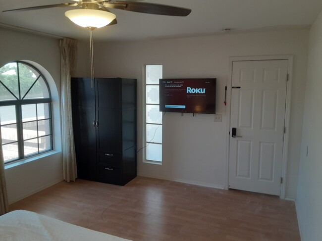Building Photo - 4225 W Bluefield Ave