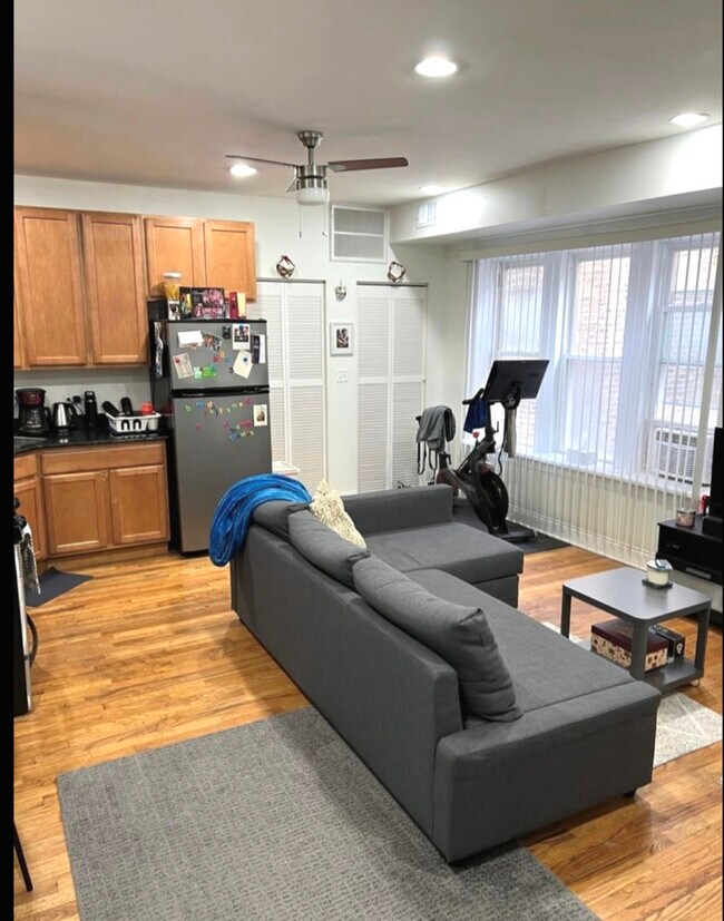 Foto del edificio - 6812 N Wayne Ave