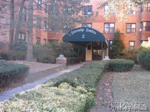 Foto del edificio - 2 Greenridge Ave