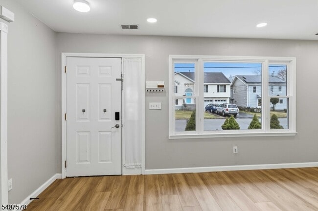 Building Photo - 19 Dacotah Ave