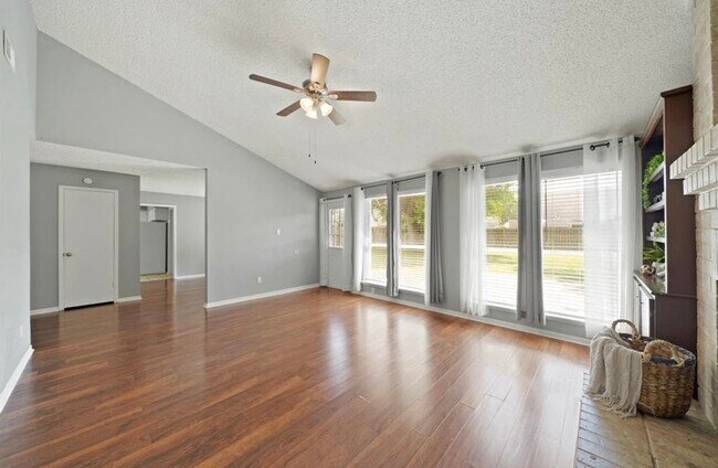 Building Photo - 3210 Pebble Lake Dr