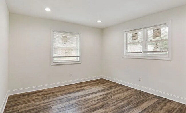 Building Photo - 217 12th St W
