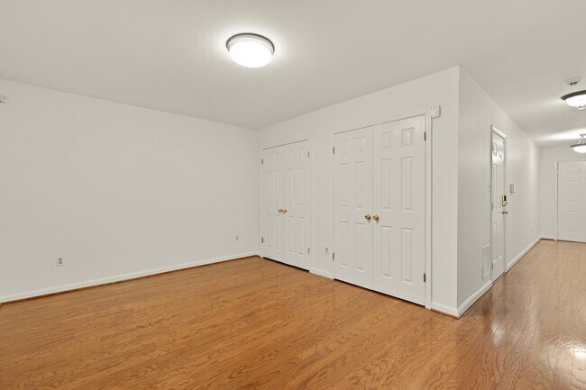 Foto del edificio - 1249 Quaker Hill Dr