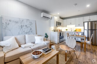 Interior Photo - 38 King Street W