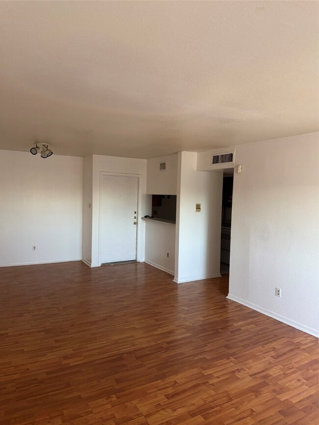 Building Photo - 8519 Hearth Dr