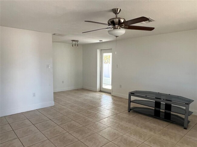 Foto del edificio - 449 Skylark Ln NW