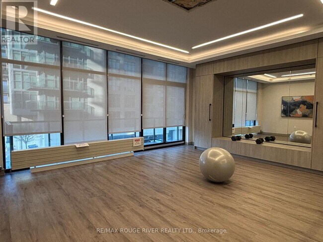 Building Photo - 1606 Charles St