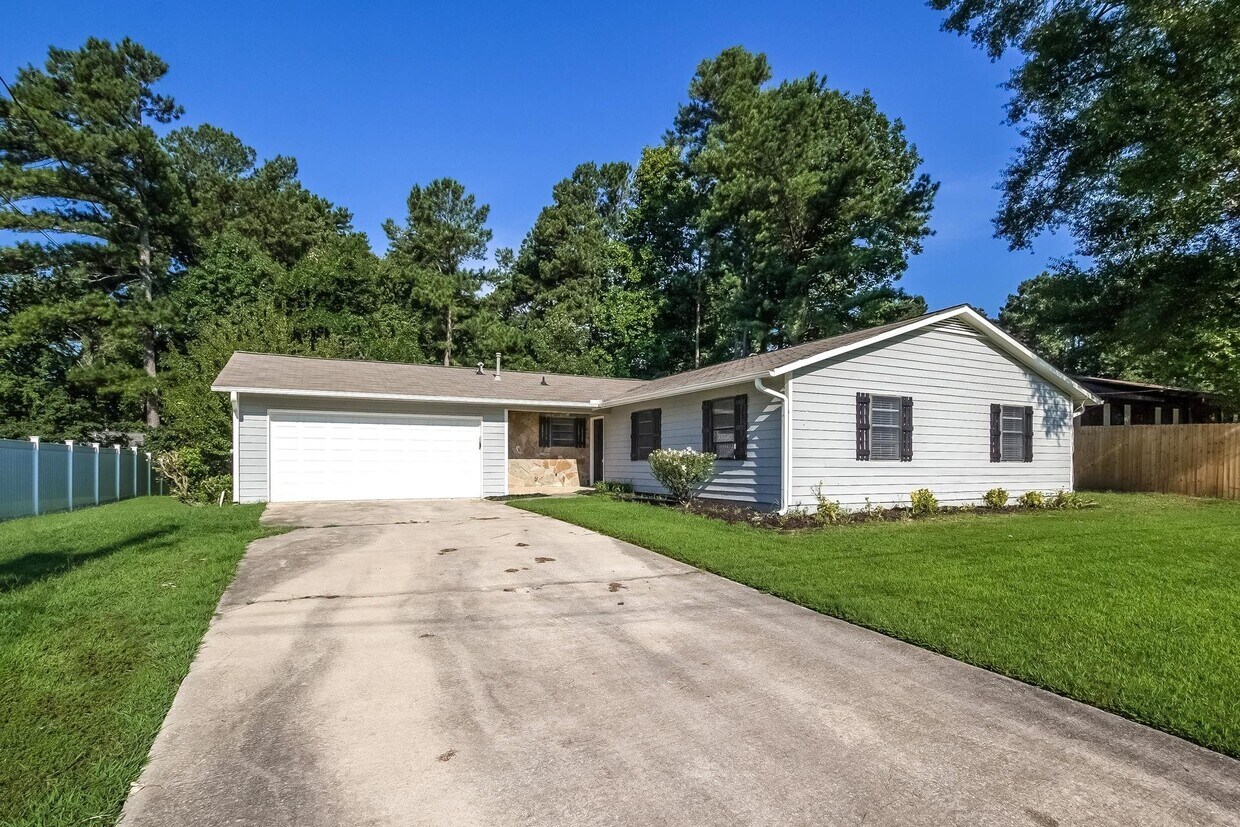 3790 Creekview Cir, College Park, GA 30349 House Rental in College