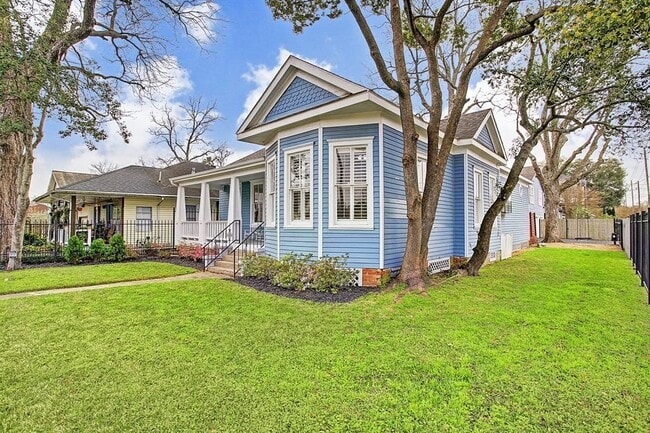 Building Photo - 1247 Oxford St