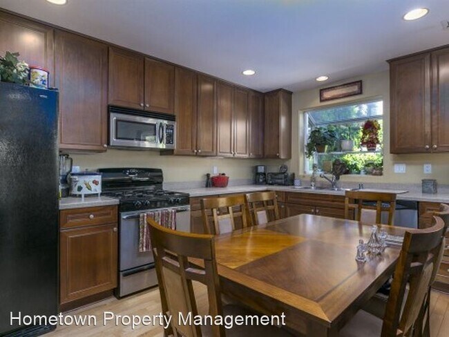 Building Photo - 3 br, 2.5 bath House - 1022 La Costa