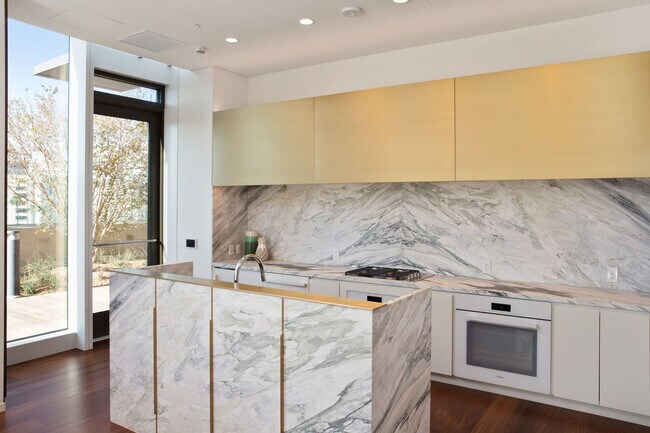 Building Photo - Brand New Luxury unit in the Heart of Downdown LA