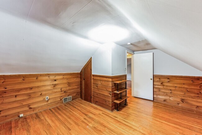 Foto del edificio - Cozy 4 bedroom, 2 bathroom Home In A Beautiful Main Line Neighborhood